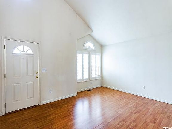 3rd image of 1386 W Kingspointe Ln