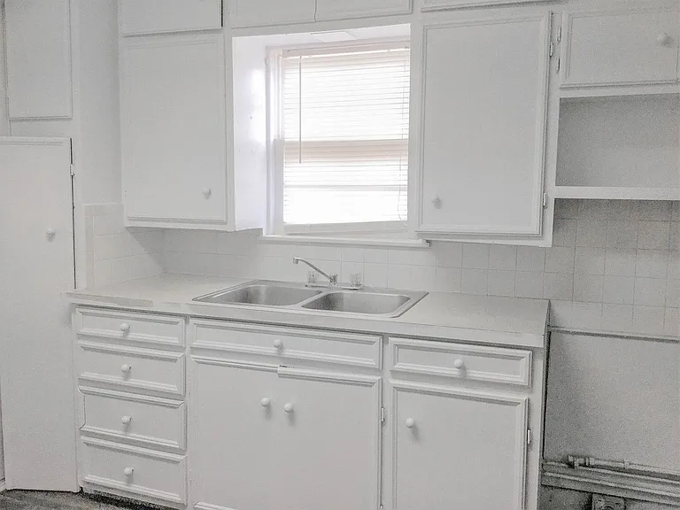 3003 Avenue V — Photo 3