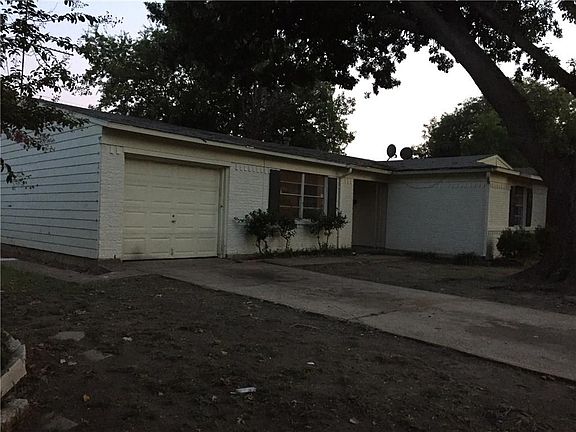 3rd image of 3028 Albany Dr