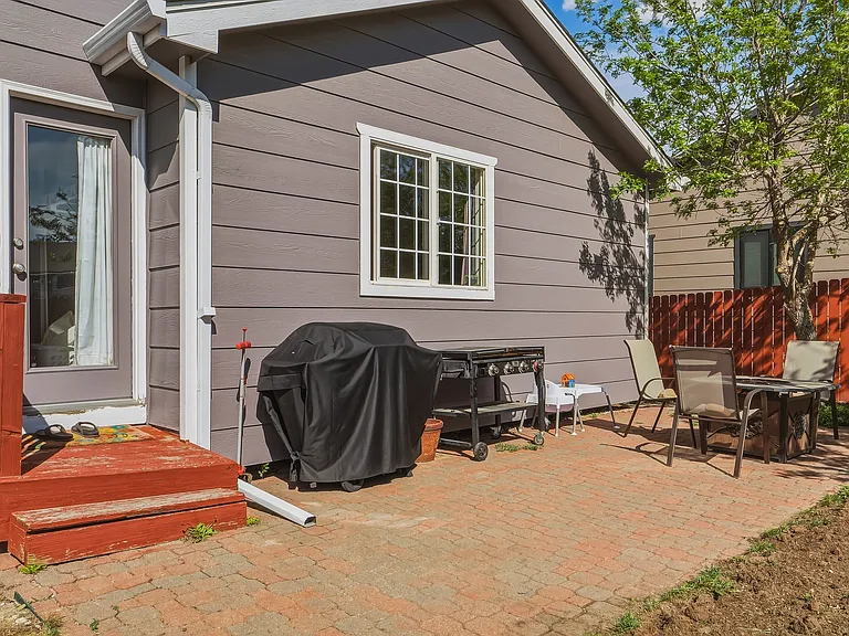 2114 Meadow Dr — Photo 28