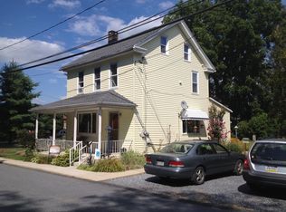 24 S Zinns Mill Rd, Quentin, PA 17042