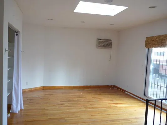 Rented by Chartwell Manhattan Realty | media 32