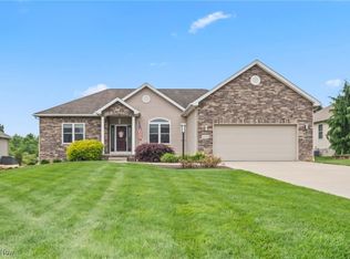 10310 Carrousel Woods Dr, New Middletown, OH 44442