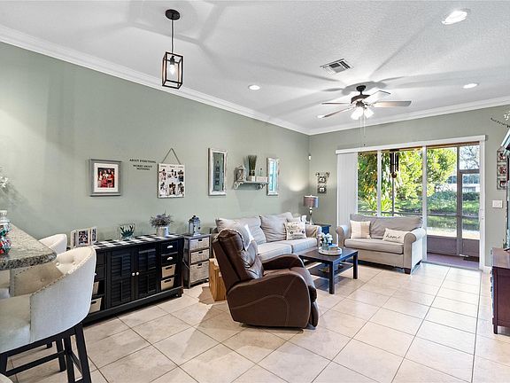 3rd image of 3342 Lakeside Drive #3342