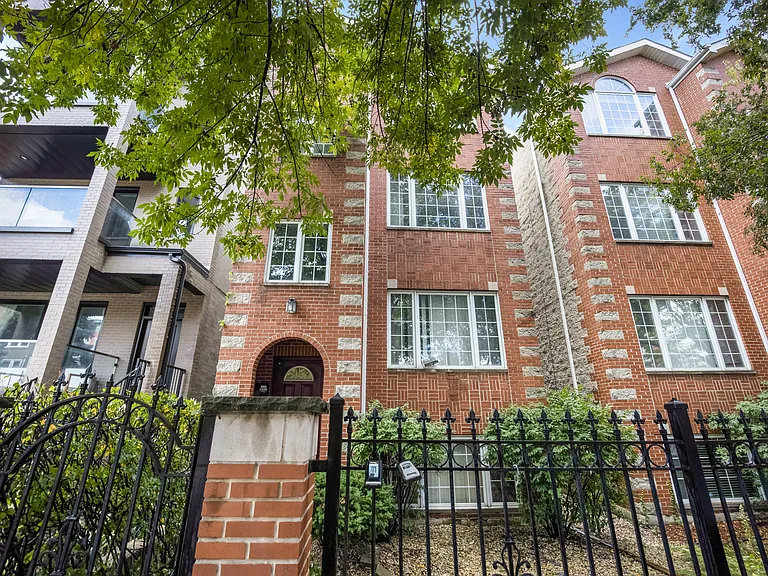 1541 W Walton St #1 — Photo 1