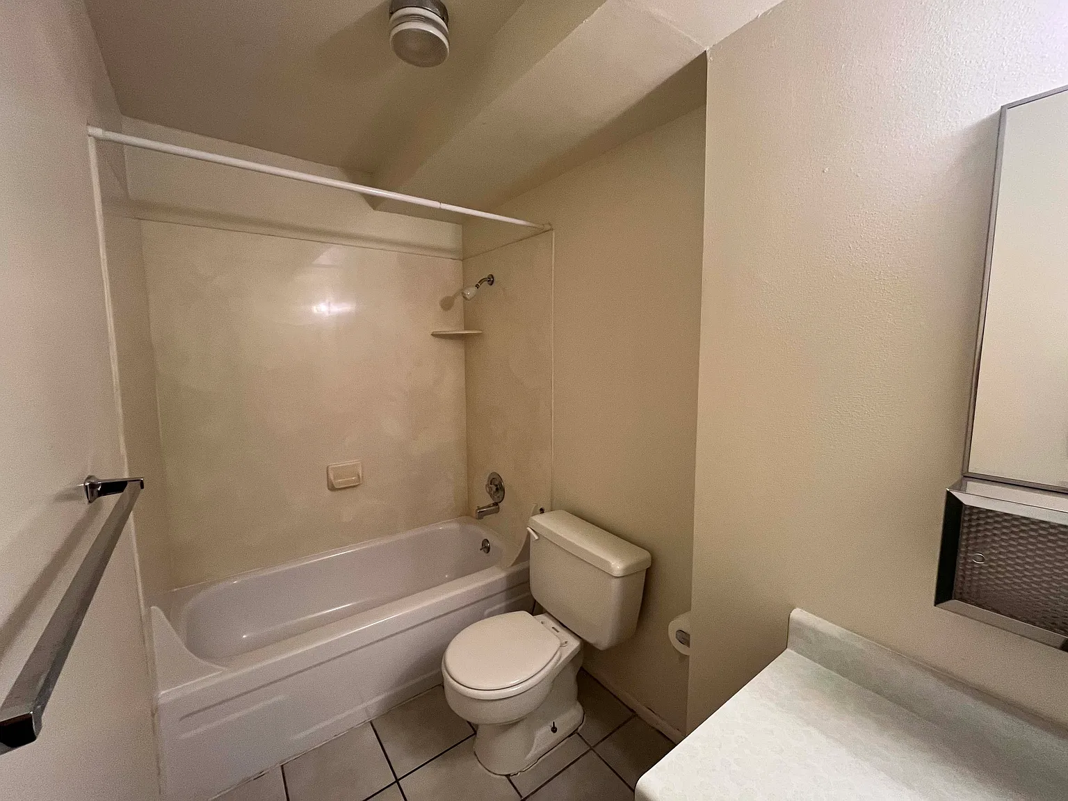 2 bed, 900 sqft, $1,280 — Photo 3