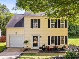 910 Grassy Patch Ln, Charlotte, NC 28216