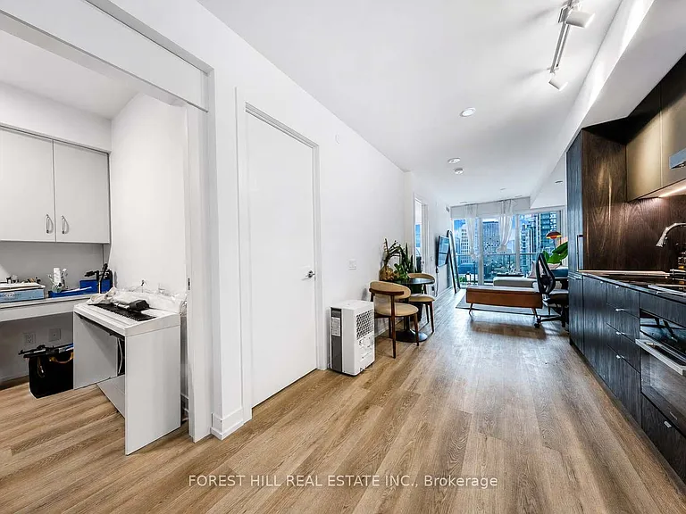771 Yonge St W #601 — Photo 6