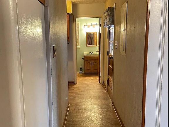 5th image of 7725 S Oak Dr