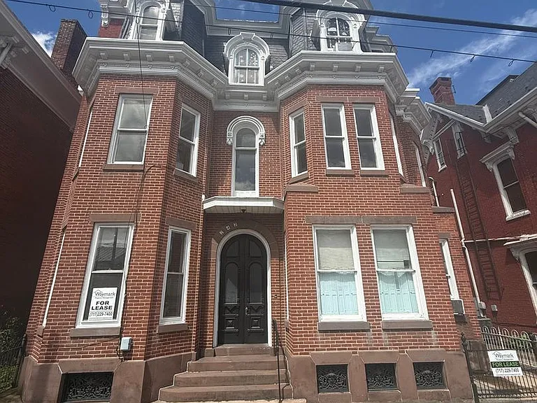 242 S Hanover St — Photo 1