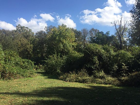 4th image of 1721 Lakewood Ln