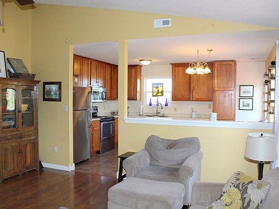 3rd image of 918 Braxton Dr N