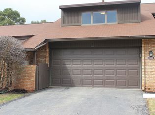 2108 Bordeaux St, West Bloomfield, MI 48323