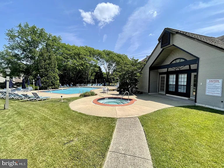 62 Basswood Ct — Photo 16