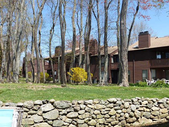 3rd image of 235 Woods Brooke Cir