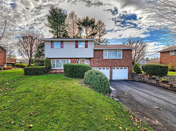 216 Roxbury Dr, Greensburg, PA 15601