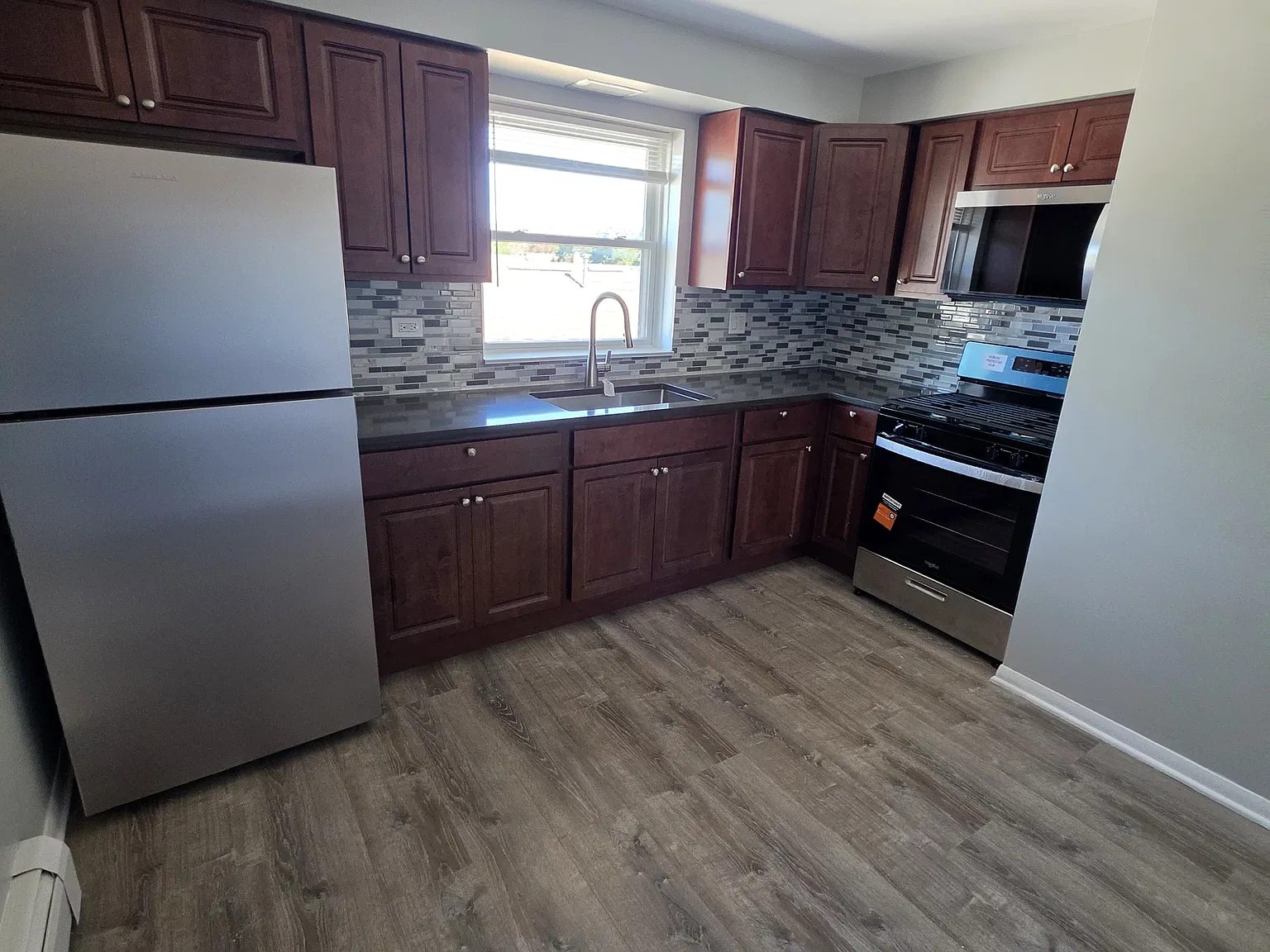 2 bed, 950 sqft, $1,700 — Photo 4