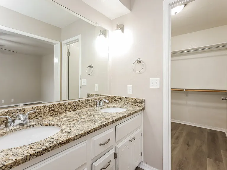 1112 Briar Bend Trl — Photo 11