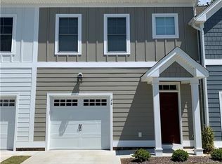 28 Village Park Ln, Poquoson, VA 23662