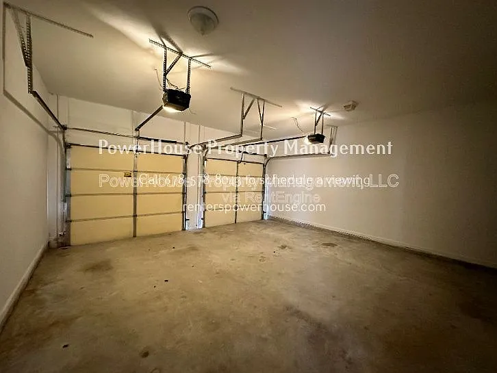 2403 Walnut Tree Ln — Photo 49