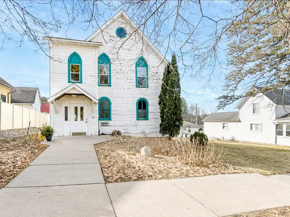 127 Pine St, Glenwood City, WI 54013