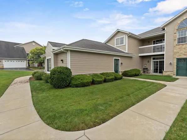 1030 River Place BOULEVARD #1, Waukesha, WI 53189