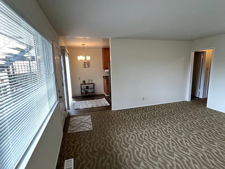 5900 Jefferson Ave — Photo 13