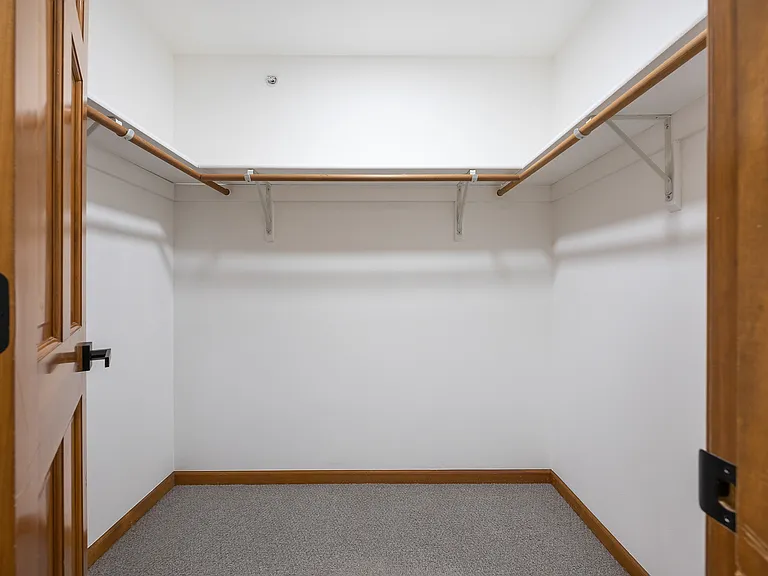 5S560 Paxton Dr #2H — Photo 15