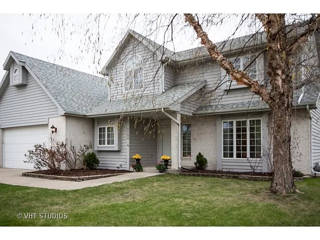 1106 Rosewood St photo 1