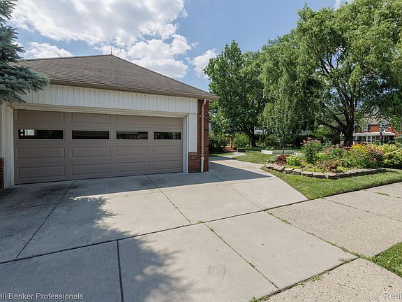 5th image of 1416 N Renaud Rd