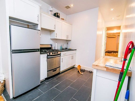 4th image of 33 Montrose Ave #2LLOOL
