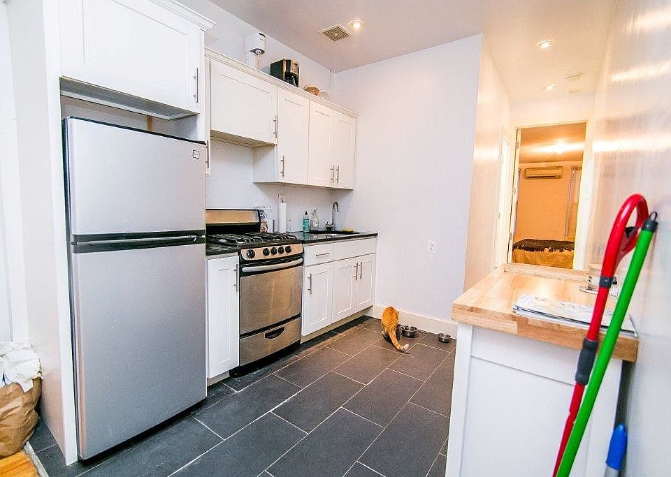 1st image of 33 Montrose Ave #2LLZC