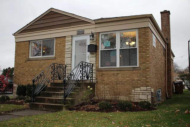 2201 Forest Ave photo 1