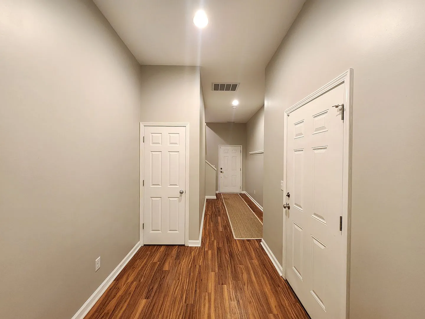 Well Maintained Woodfin Townhouse Rental! — Photo 4