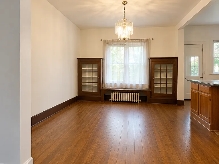 5842 Douglas St — Photo 2
