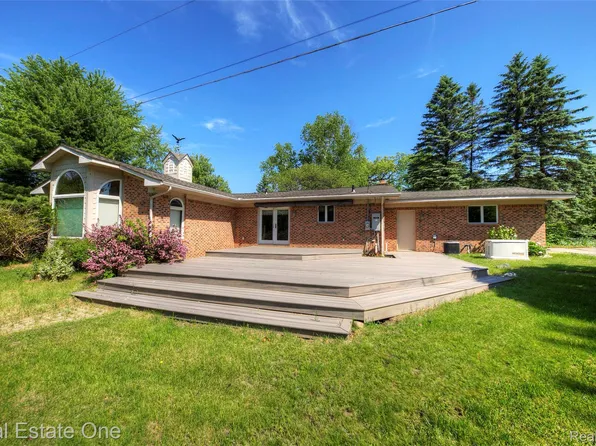 3125 W Commerce Rd, Milford, MI 48380