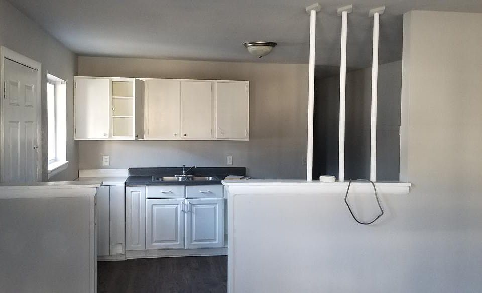 1st image of 2106 Cleveland Ave #B