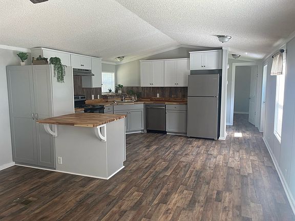 3rd image of 1015 Beechwood Dr