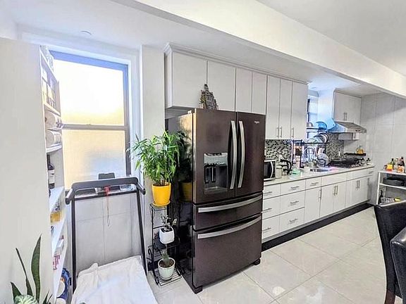 4th image of 870 59th St