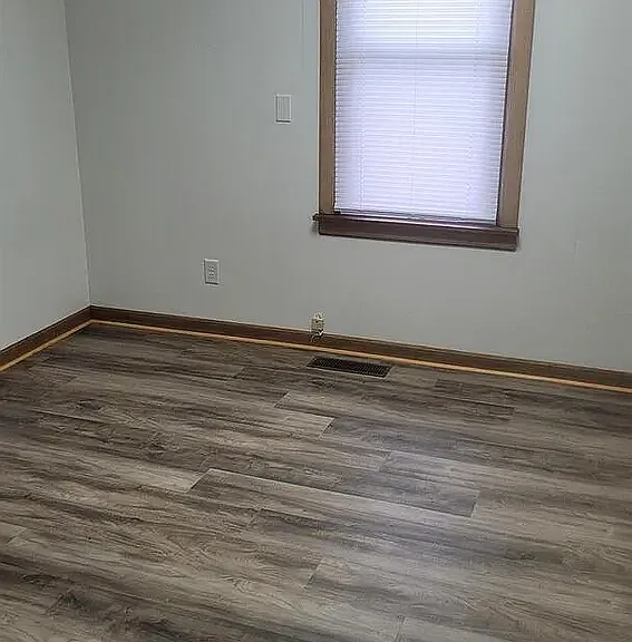 211 W Bryan St — Photo 9