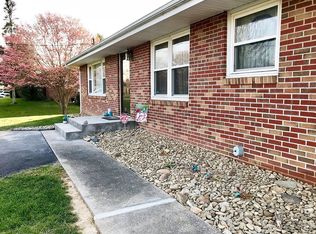 612 Ridgeview Dr, Johnson City, TN 37604