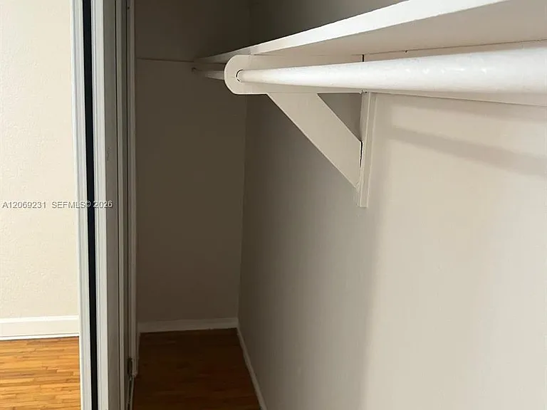 8271 Crespi Blvd #5 — Photo 11