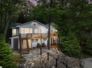 8695 W Sapphire Ave, Lake City, MI 49651