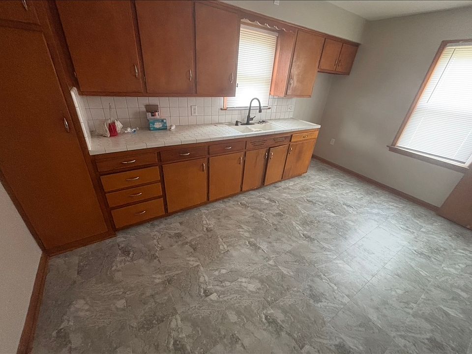 2nd image of 3366 Chestnut St