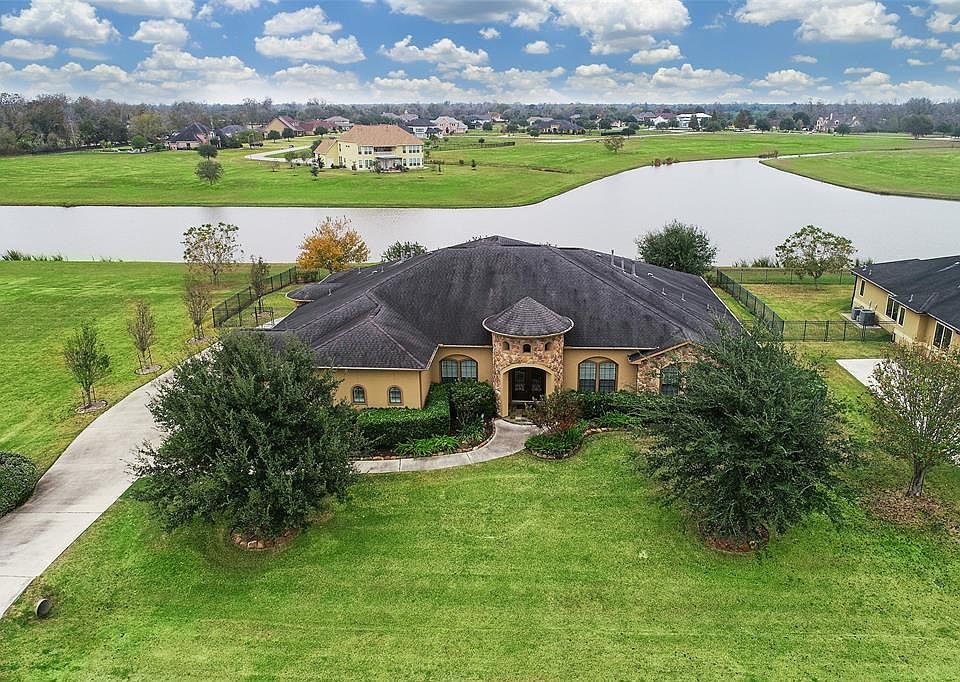 Come visit this stunning oasis with the highest standards of luxury and comfort! Sizable backyard and impressive curb appeal!
