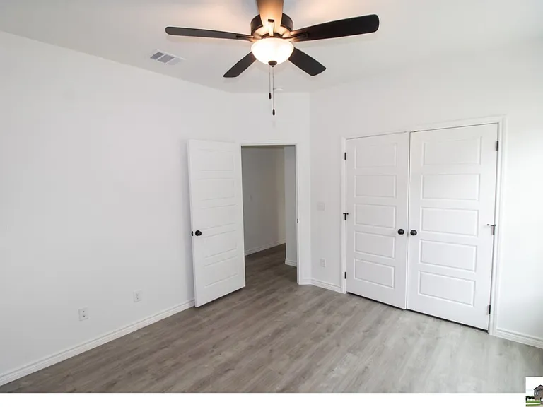 921 Ashwood Dr #A — Photo 10