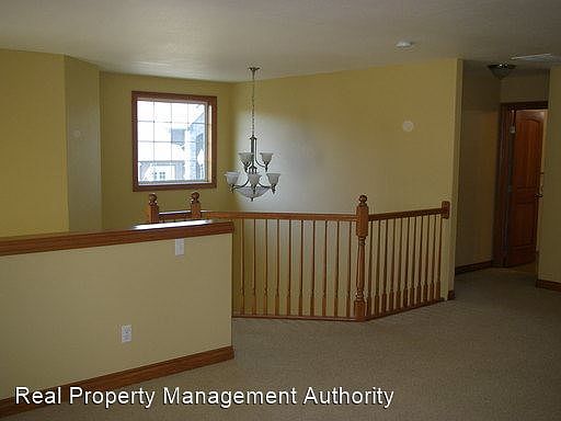 4th image of 8619 NE 31st Cir