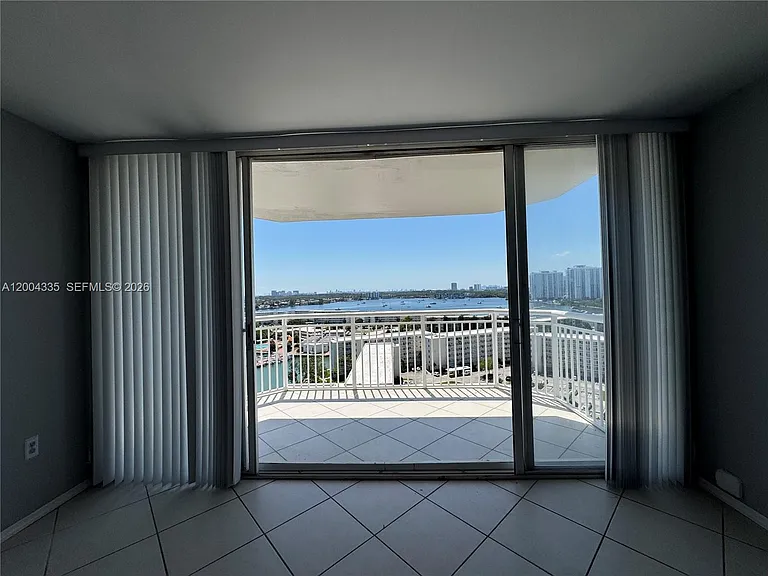 18041 Biscayne Blvd #1603 — Photo 25