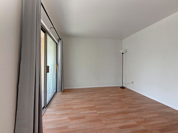 3rd image of 1025 Valencia Dr SE #10