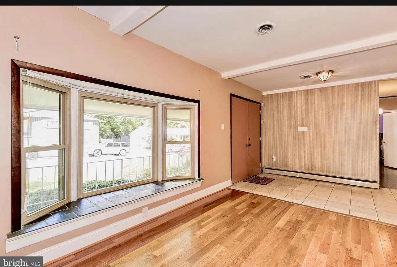 10017 Worrell Ave — Photo 2